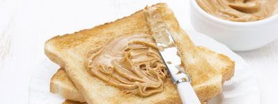 Mantequilla de maní en tostadas para pacientes renales