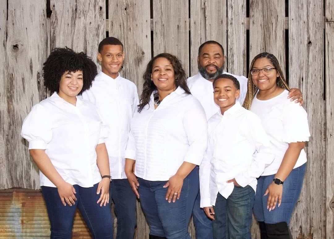 kidney transplant recipient Marcus Edwards, and his family